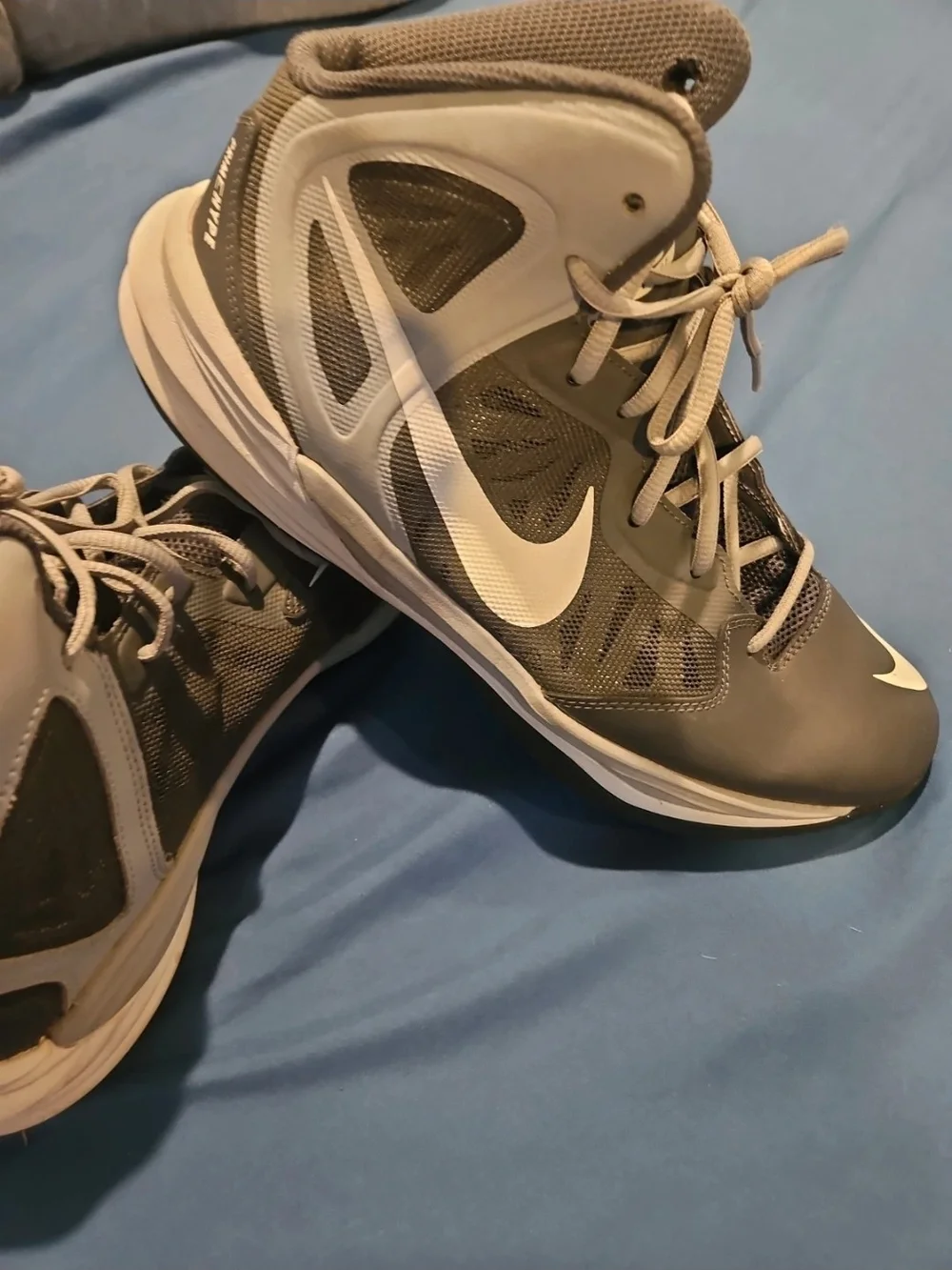 Nike Men's Gray High-Top Basketball Shoes
